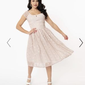 🌼Magnolia Place Tan & White Gingham Daisy Swing Dress🌼